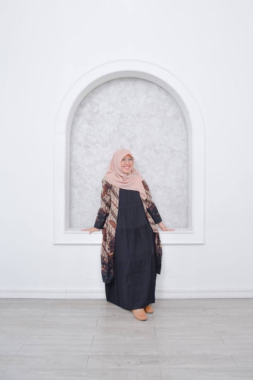 Dr. Annisa Dwi Kurniawati M.Pd